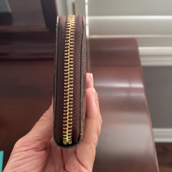 SOLD Authentic Louis Vuitton Zippy Compact Wallet - Picture 7 of 10